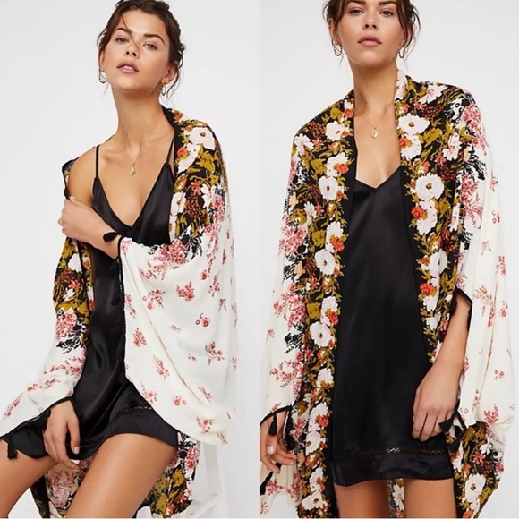 Free People Bali Wrapped in Bloom Shawl - Picture 2 of 3